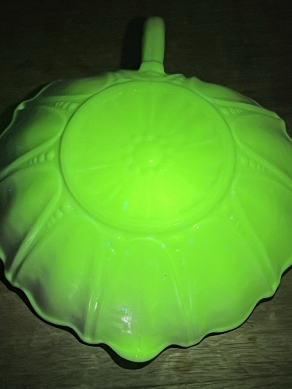 Stunning Vitrock White Handled Nappy Dish, UV glow